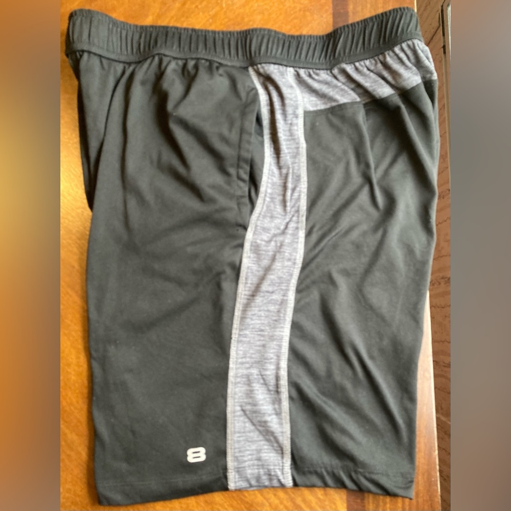 Men’s Size L Layer 8 Quick Dry Shorts With Pockets